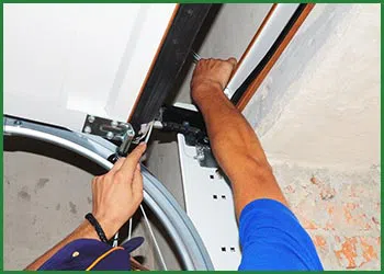 Quality Garage Door Plainville, MA 508-409-6858 - garagedoor-spring-repair-t-21-gr-39m