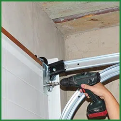 Quality Garage Door Plainville, MA 508-409-6858 - side-t-21-gr-39m-garage-door-repairs